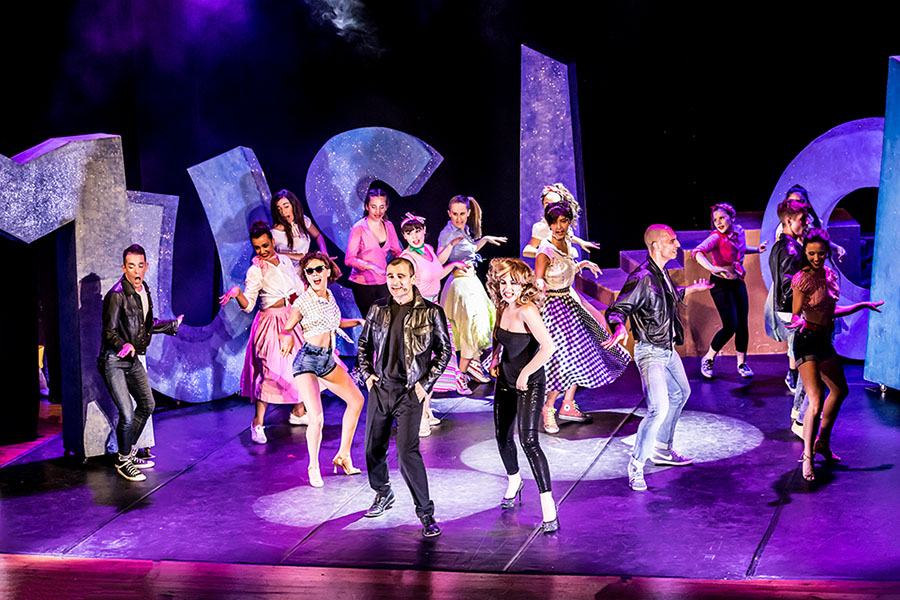casa-bit-musical-grease